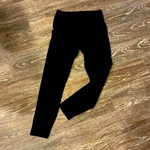 Black athletic leggings ankle length